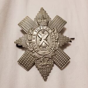 Vintage WWII British/Scottish Royal Highlanders Black Watch Cap Badge